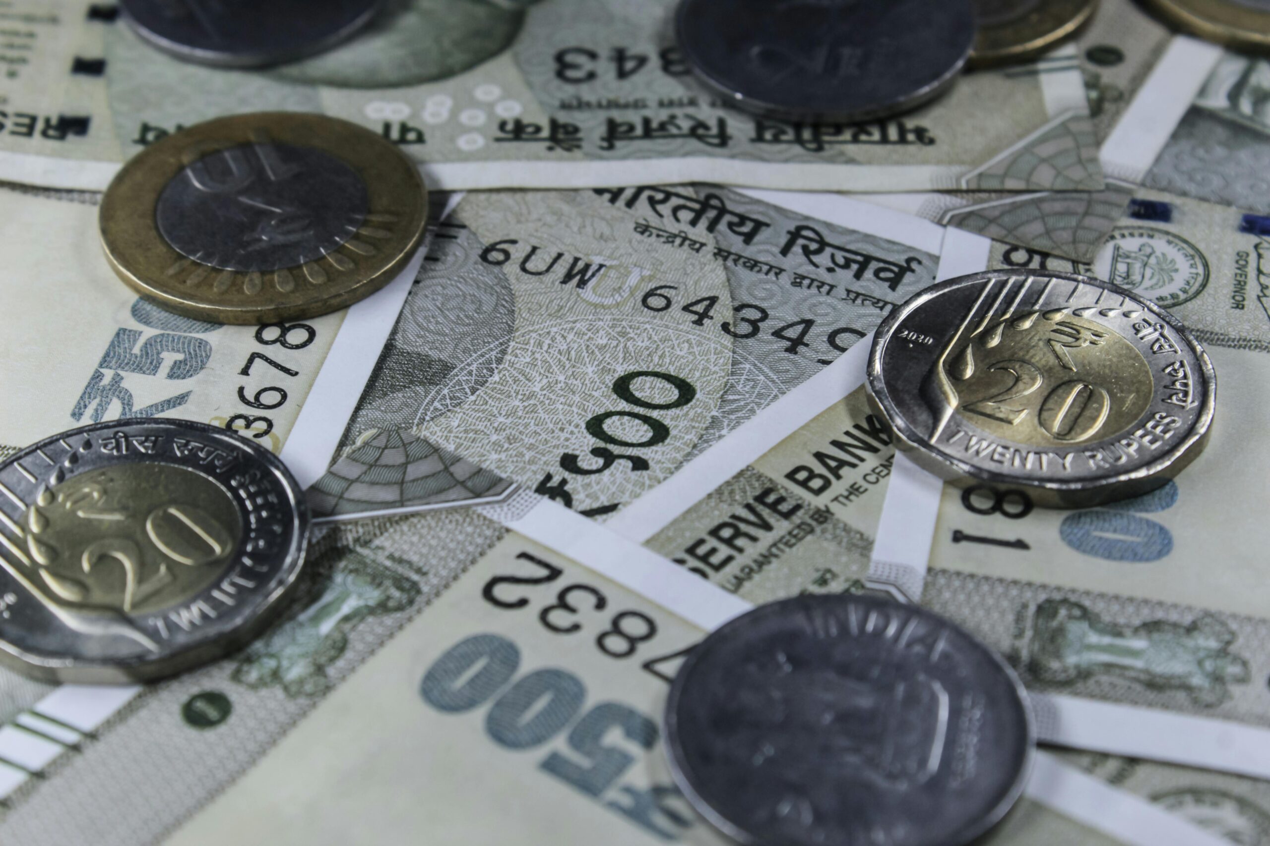 Image Represent Indian 500 rupee note and 10 rupee coin